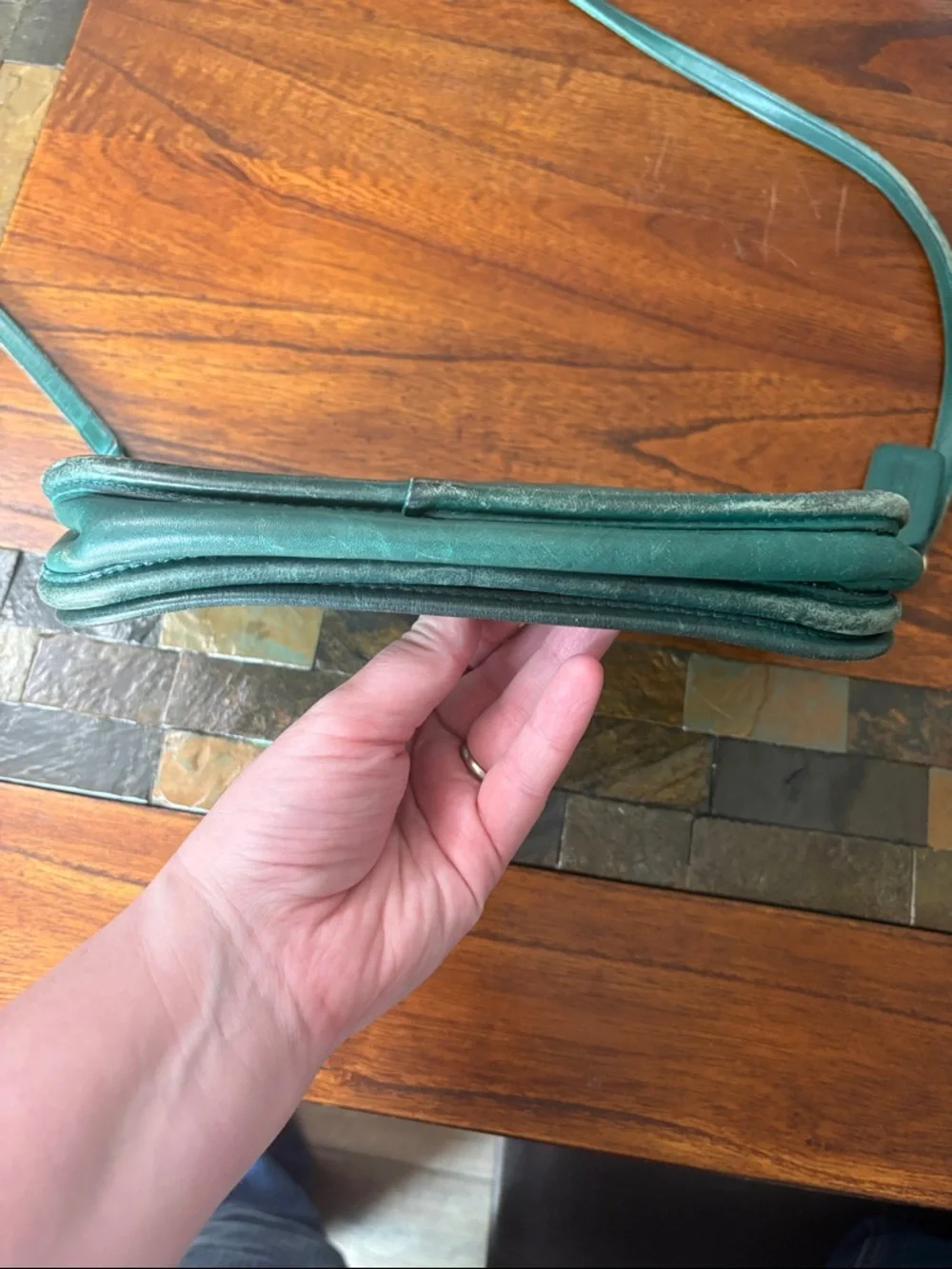 Preloved Coach Emerald Green Leather Crossbody with Gold Turn-Lock - Picture 4 of 13